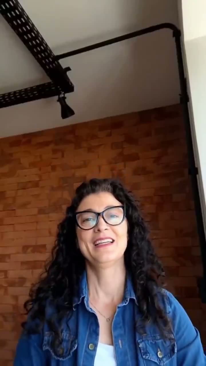 Depoimento em vídeo de uma aluna do Instituto Ser e Tempo